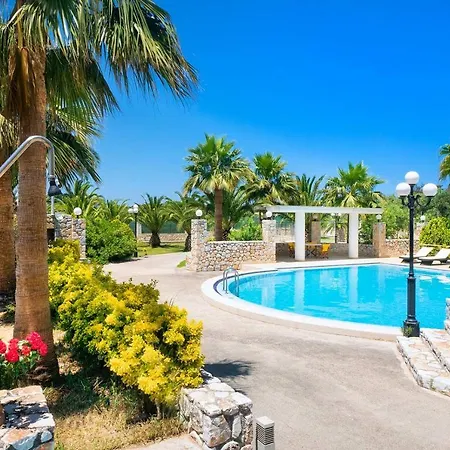 Epavlis Akrotiri Villa *