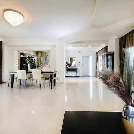 Epavlis Akrotiri Chania (Crete)